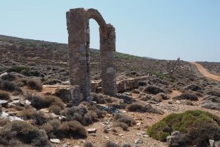 Μακρόνησος, αγκάθια και μνήμες που ορθώνονται