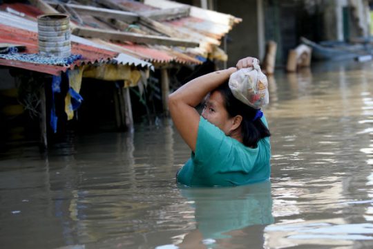 Μεγαλώνει ο αριθμός των θυμάτων από το πέρασμα του Μανγκούτ