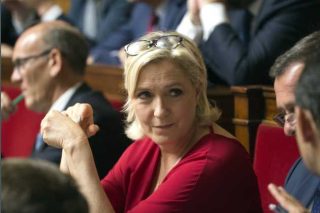 Δεν είναι τρελή, φασίστρια είναι!