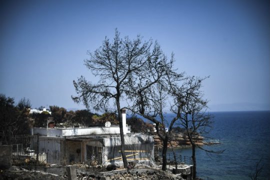 Μήνυση για κακουργήματα από τους συγγενείς θύματος της πυρκαγιάς