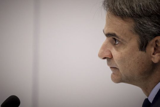 Βλέπει παντού καταστροφή
