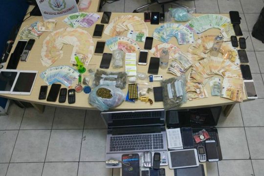 Κύκλωμα ναρκωτικών δρούσε σε πέντε πόλεις και αποκόμιζε μεγάλα κέρδη