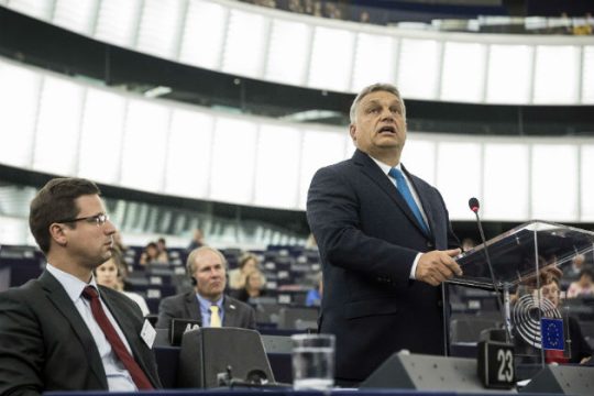 Αμετανόητος ο Όρμπαν ενώπιον του Ευρωκοινοβουλίου