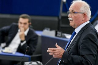 Η κόντρα συνεχίζεται