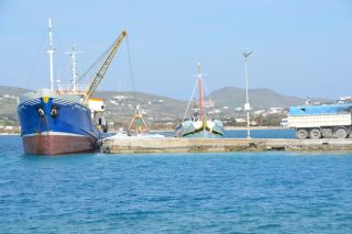 Ανησυχία στην Πάρο για τη μεταφορά του εμπορικού λιμανιού