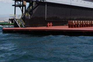 Ημιβύθιση τμήματος πλωτής δεξαμενής στην Ελευσίνα