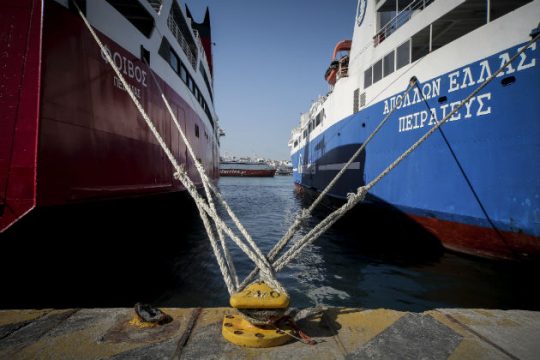 Χωρίς πλοία μέχρι τα ξημερώματα της Τετάρτης
