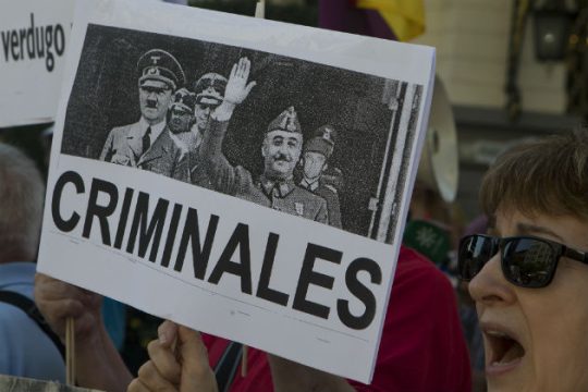 Η ισπανική Βουλή ενέκρινε την εκταφή του Φράνκο