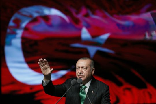 «Θερμή υποδοχή» στον Ερντογάν από Γερμανούς δημοσιογράφους