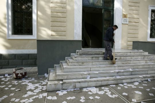 Εμένα, πάντως, δεν με ενοχλεί ο Ρουβίκωνας…