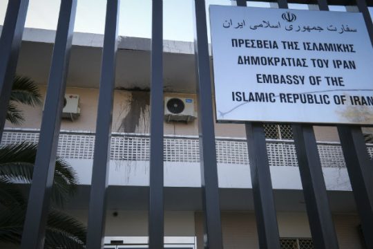 Αντί τώρα όλοι να σωπάσουν ζητούν και τα ρέστα για τον φρουρό!