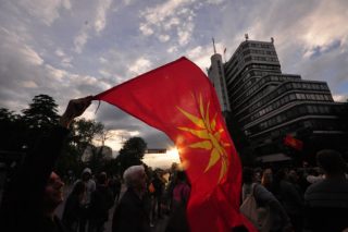 Στο κρασί τους νερό ρίχνουν οι εθνικιστές