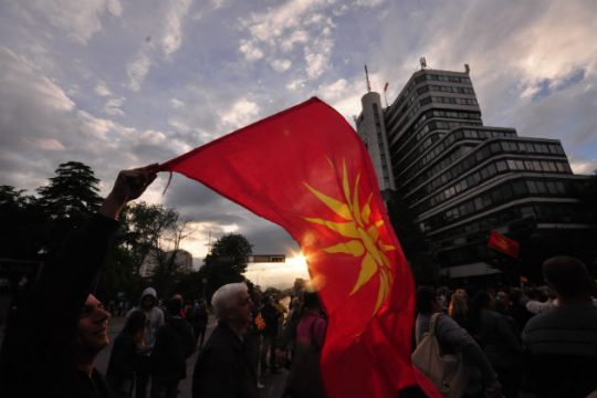 Στο κρασί τους νερό ρίχνουν οι εθνικιστές