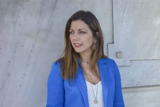 Φιμώνουν την Ζαχαράκη, τι χούντα είναι αυτή!