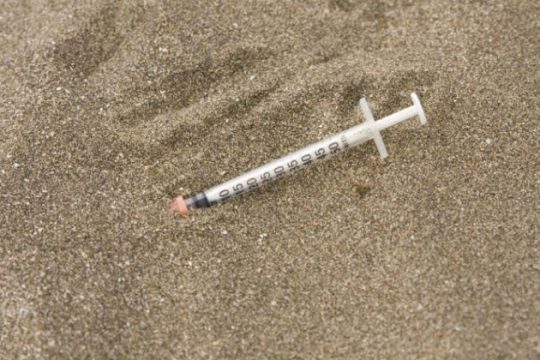 Ρέθυμνο: 9χρονο αγόρι τρυπήθηκε από σύριγγα σε παραλία