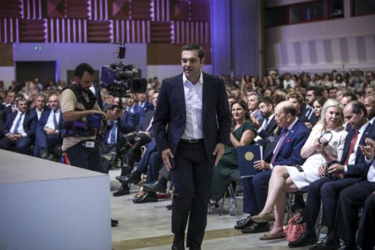 Αντιπολιτευτικά πυρά στην ομιλία του πρωθυπουργού
