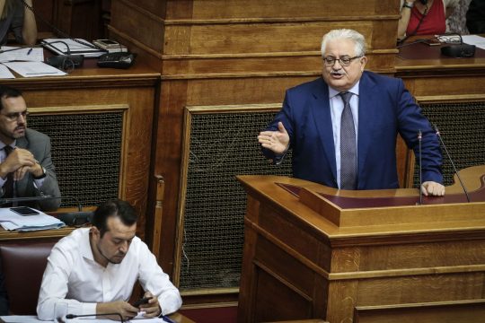 Αψιμαχίες στη Βουλή για Τσίπρα σε Ευρωκοινοβούλιο και ΔΕΘ