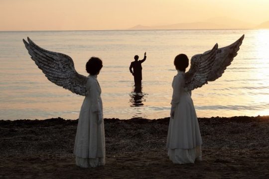 Στις Βάκχας με τους Ελα Μωρέ