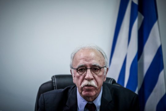 Βίτσας: Εμείς αδειάζουμε, η πίεση αυξάνεται