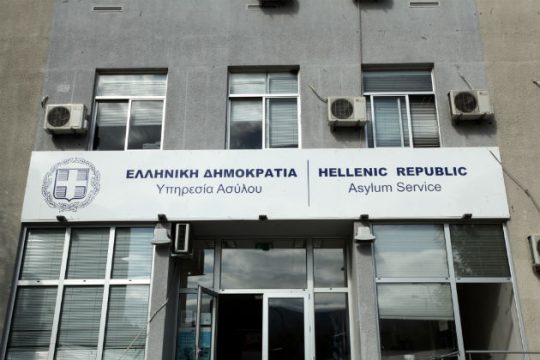 Κι άλλο καλοκαίρι απλήρωτοι οι συμβασιούχοι