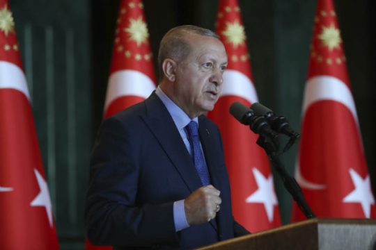 Επαναφέρει τα περί δημοψηφίσματος για την Ε.Ε. ο Ερντογάν