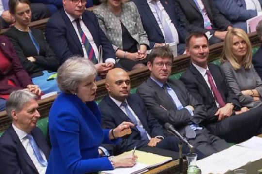 Η Μέι ακροβατεί στο ναρκοπέδιο του Brexit