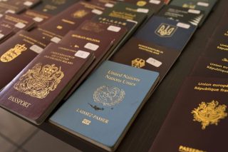 «Χρυσές βίζες», χρυσές δουλειές