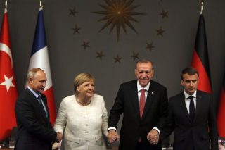 Διεθνή ευχολόγια και τουρκικά κανόνια