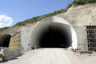 Διαφθορά στο βάθος του τούνελ