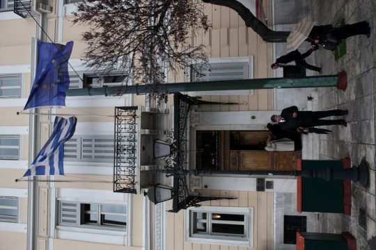 Τι γυρεύουν ελεγκτές στην Αθήνα;