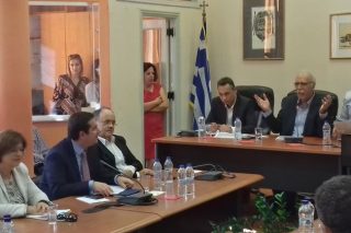 Βαριές κουβέντες και… αναθυμιάσεις