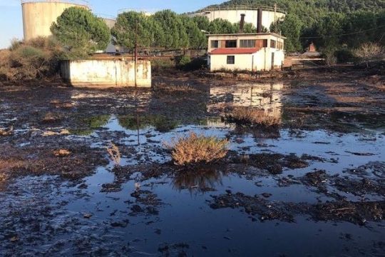 Διαρροή μαζούτ στο Μαντούδι