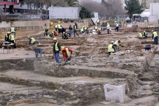 Και απολυμένοι και γδαρμένοι