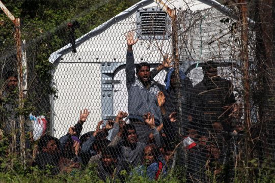 Μόρια: σαν σε εμπόλεμη ζώνη