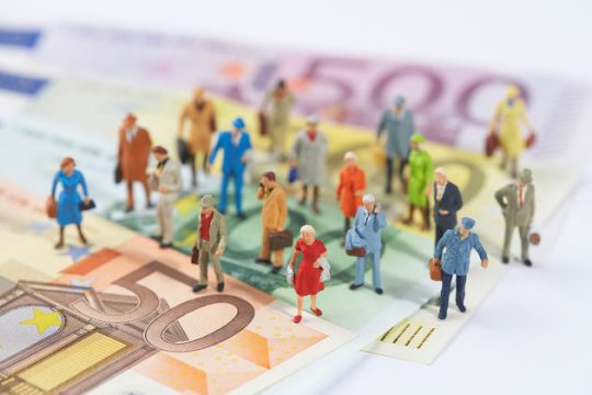 13ος και 14ος μισθός… πολλαπλών ταχυτήτων στο Δημόσιο