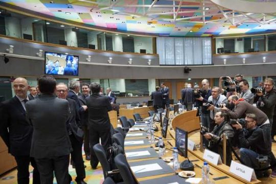 Συμφωνούν στην ακύρωση των περικοπών, εάν δεν απειληθεί το πλεόνασμα
