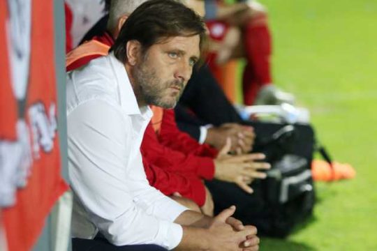 Από την απομόνωση του Ρέντη στο αεροδρόμιο
