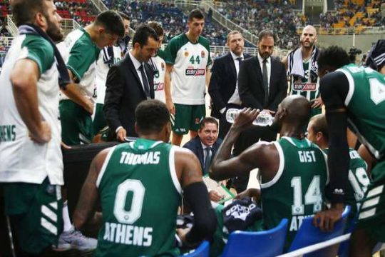 Αλλο ποδόσφαιρο, άλλο μπάσκετ