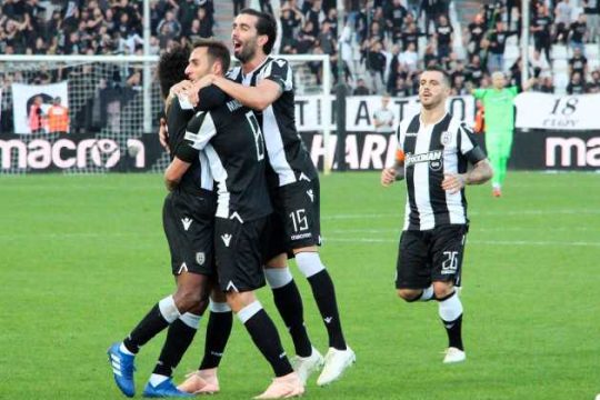 Η άμυνα σκορπά χαμόγελα και φέρνει συμβόλαια