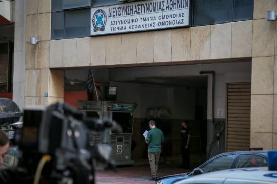 Καταδικάζουν τα κόμματα την επίθεση στο Α.Τ. Ομόνοιας