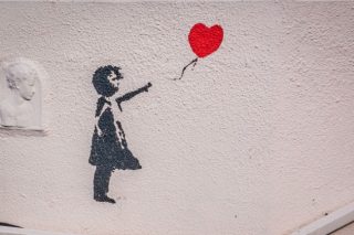 Έργο του Banksy αυτοκαταστράφηκε ενώ πουλήθηκε για 1,3 εκατ.