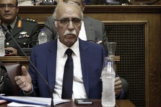 «Προτιμώ την επιτάχυνση του ασύλου παρά νέα κέντρα»