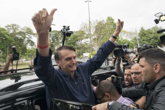 (Επι)στροφή στο μαύρο παρελθόν