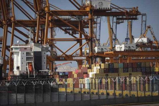 Θέλουν επιτάχυνση των επενδύσεων στον ΟΛΠ οι Κινέζοι