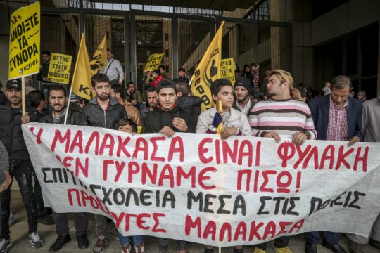 Δέσμευση Βίτσα για μεταστέγαση προσφύγων της Μαλακάσας