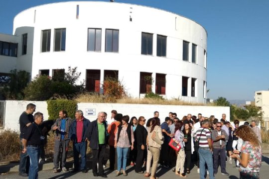 Ζητούν τη μεταστέγαση των πυρόπληκτων υπηρεσιών του Βενιζελείου