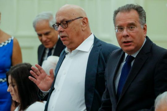 Δουζίνας εναντίον Κουμουτσάκου για τη συμβολή Κοτζιά