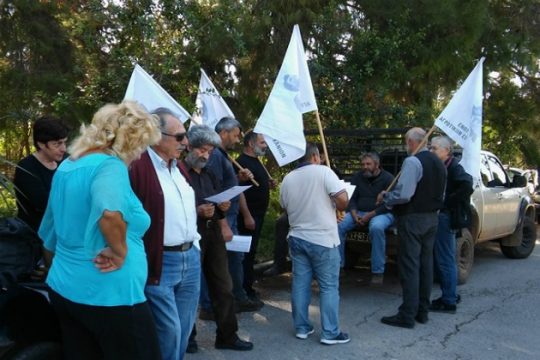 Κρήτη: Διαμαρτυρία αγροτών στον ΟΠΕΚΕΠΕ