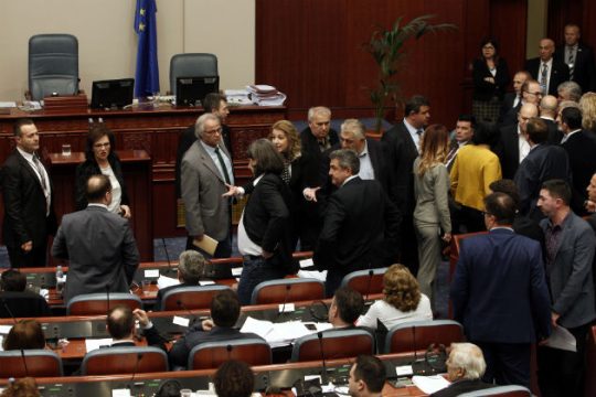 Πλησιάζει η ώρα των ιστορικών αποφάσεων στη Βουλή της ΠΓΔΜ