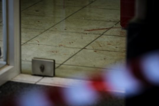 «Μακρά γραμμή, κόκκινη»